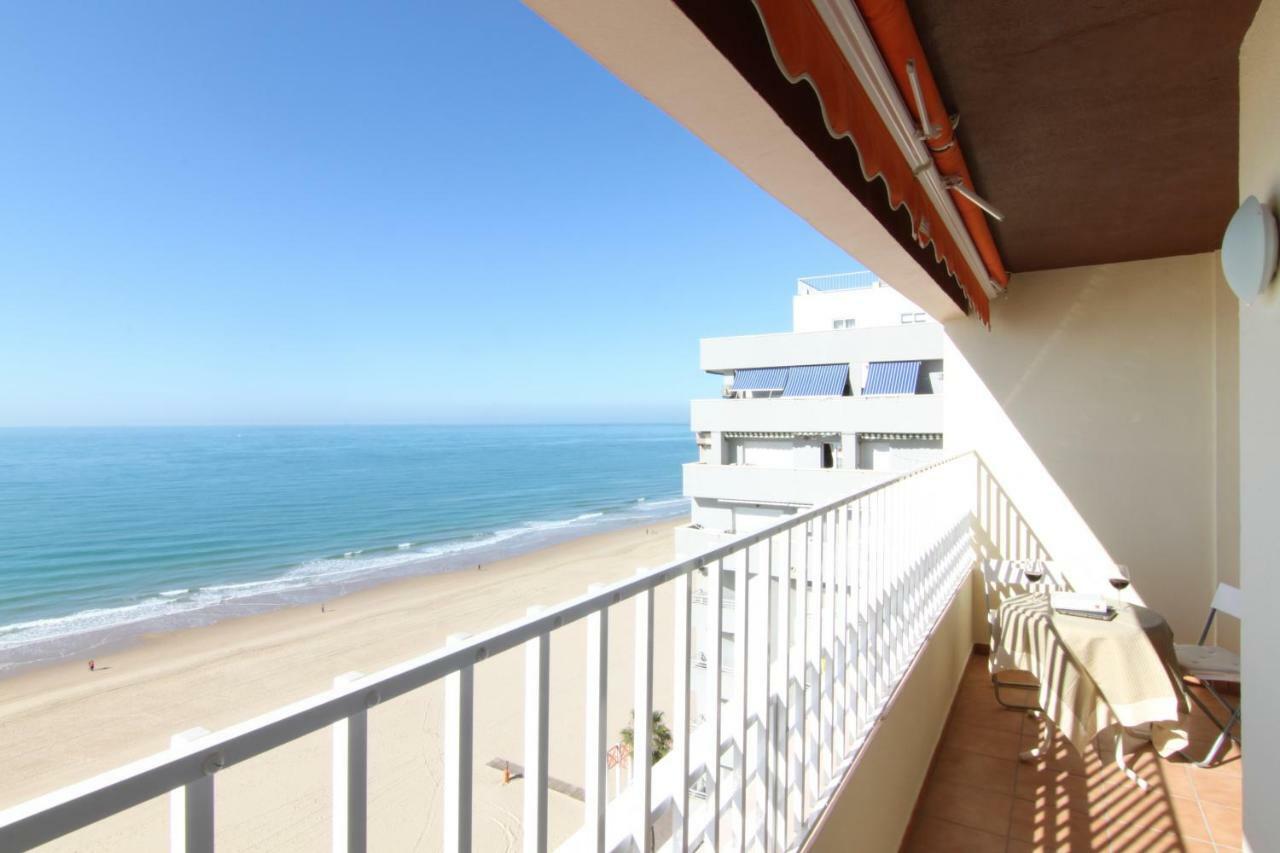 Apartamento Playa Victoria Кадис Екстериор снимка